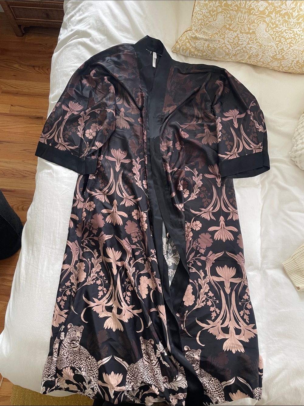 Soma Long Robe - Picture 2 of 3
